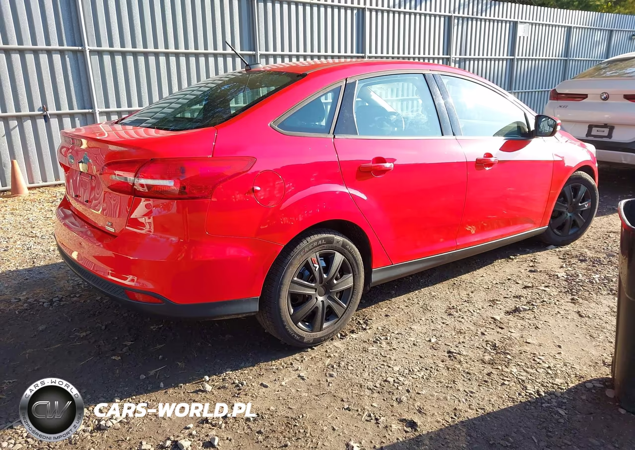 2017 Ford Focus Se VIN:1FADP3FE9HL322881 - 4