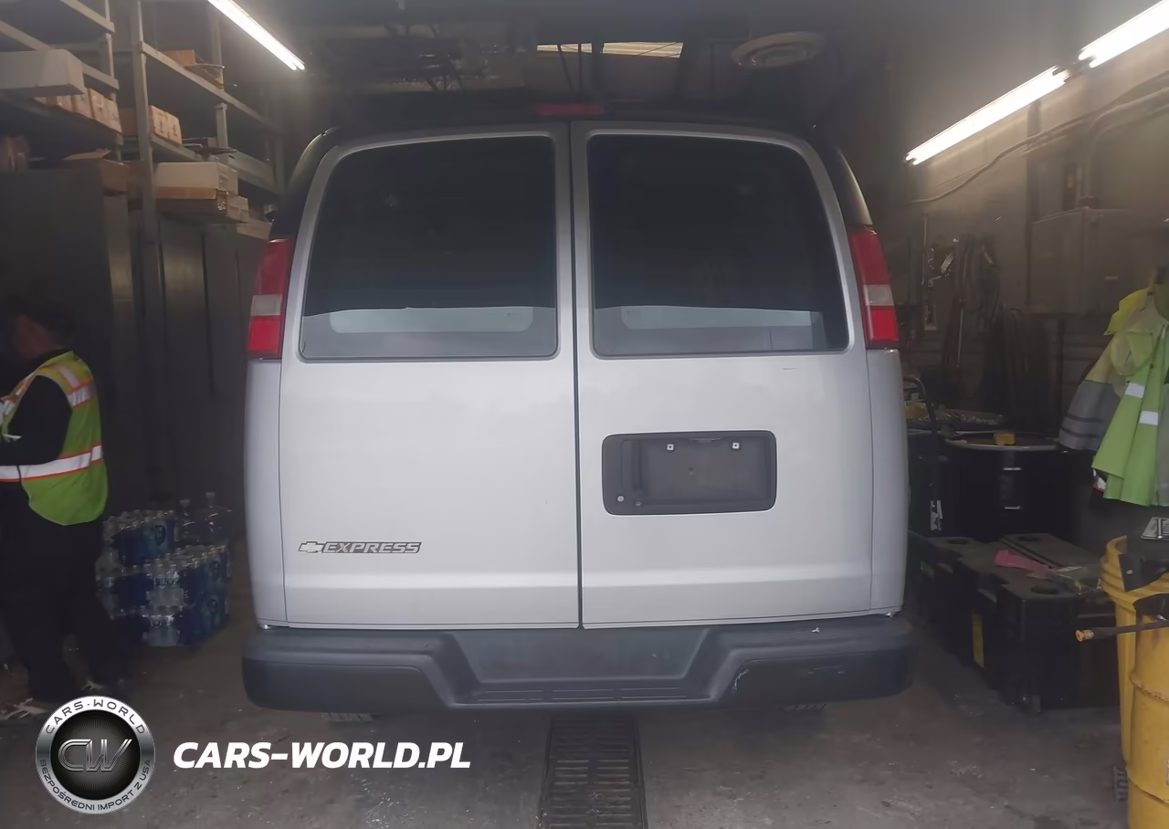 2018 Chevrolet Express 3500 Work Van VIN:1GCZGHFP0J1335230 - 16