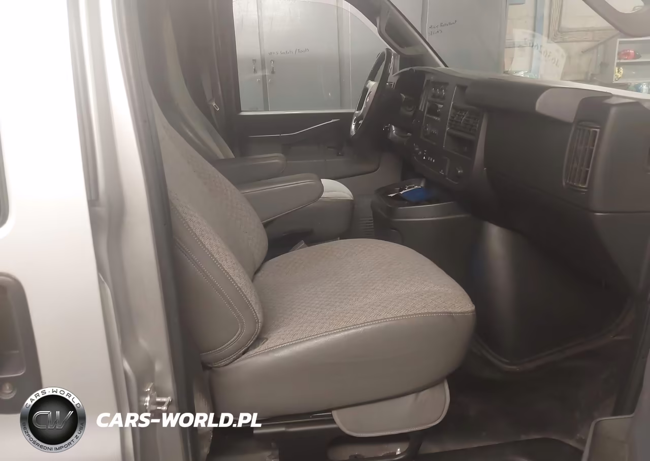 2018 Chevrolet Express 3500 Work Van VIN:1GCZGHFP0J1335230 - 5