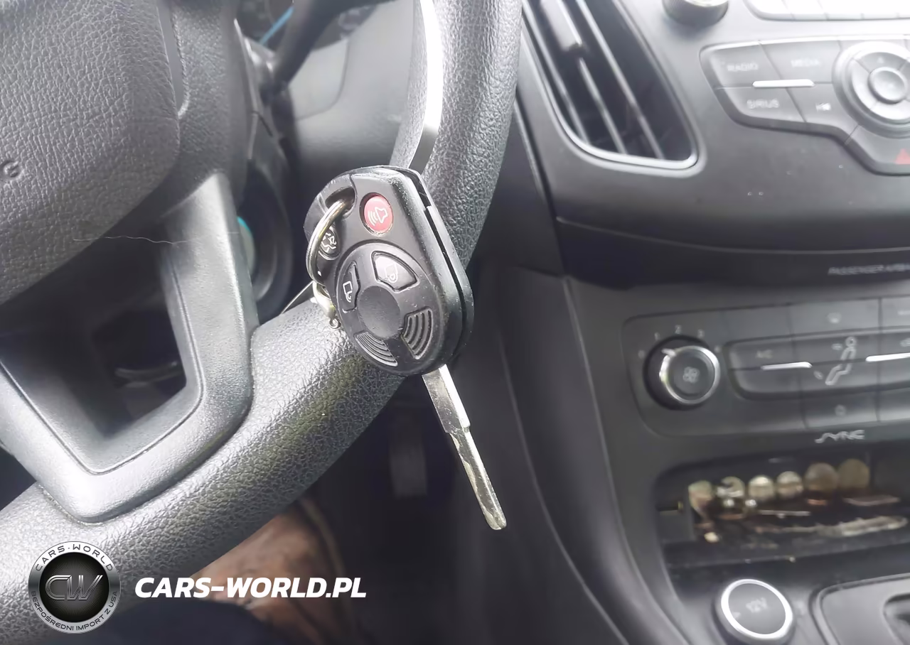 2017 Ford Focus Se VIN:1FADP3F23HL340167 - 11