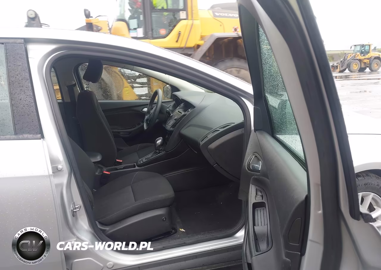 2017 Ford Focus Se VIN:1FADP3F23HL340167 - 5
