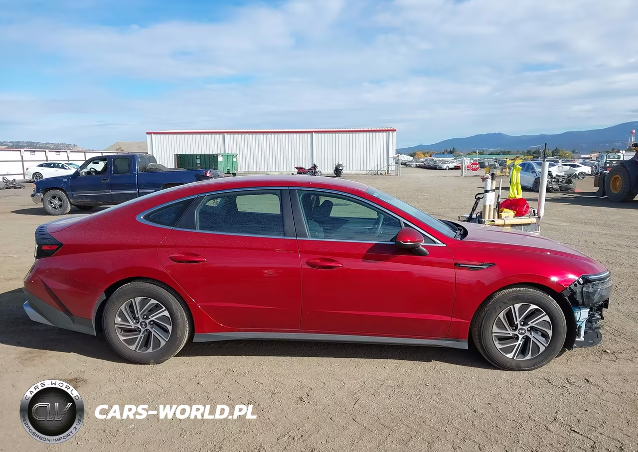 2026 Hyundai Sonata Hybrid Blue VIN:KMHL24JJXTA160807 - 14