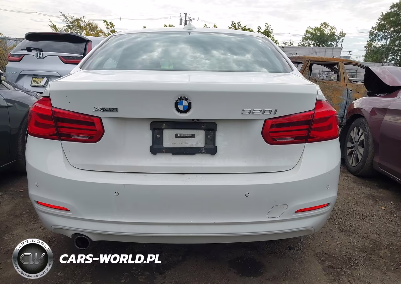 2018 BMW 320I xDrive VIN:WBA8A3C5XJA357932 - 17