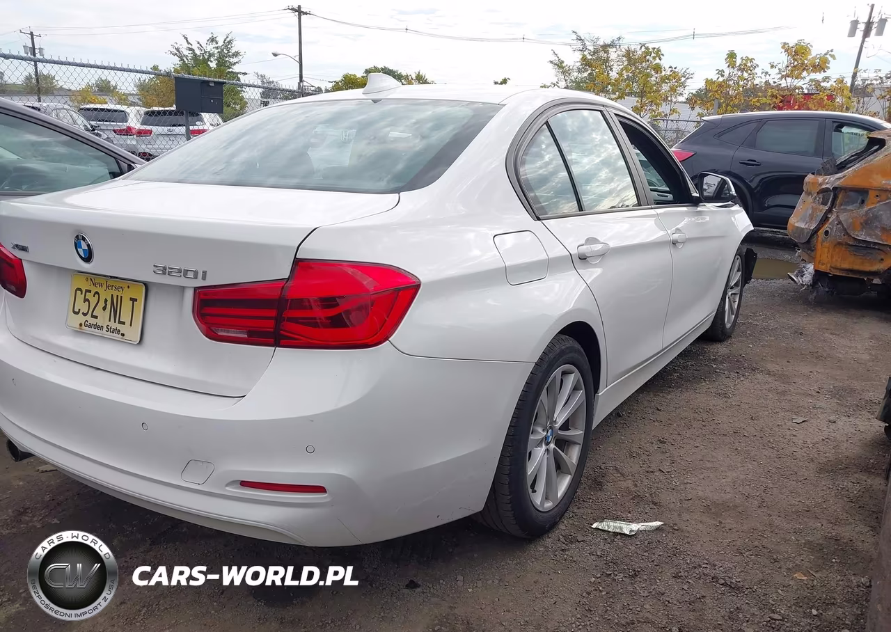 2018 BMW 320I xDrive VIN:WBA8A3C5XJA357932 - 4