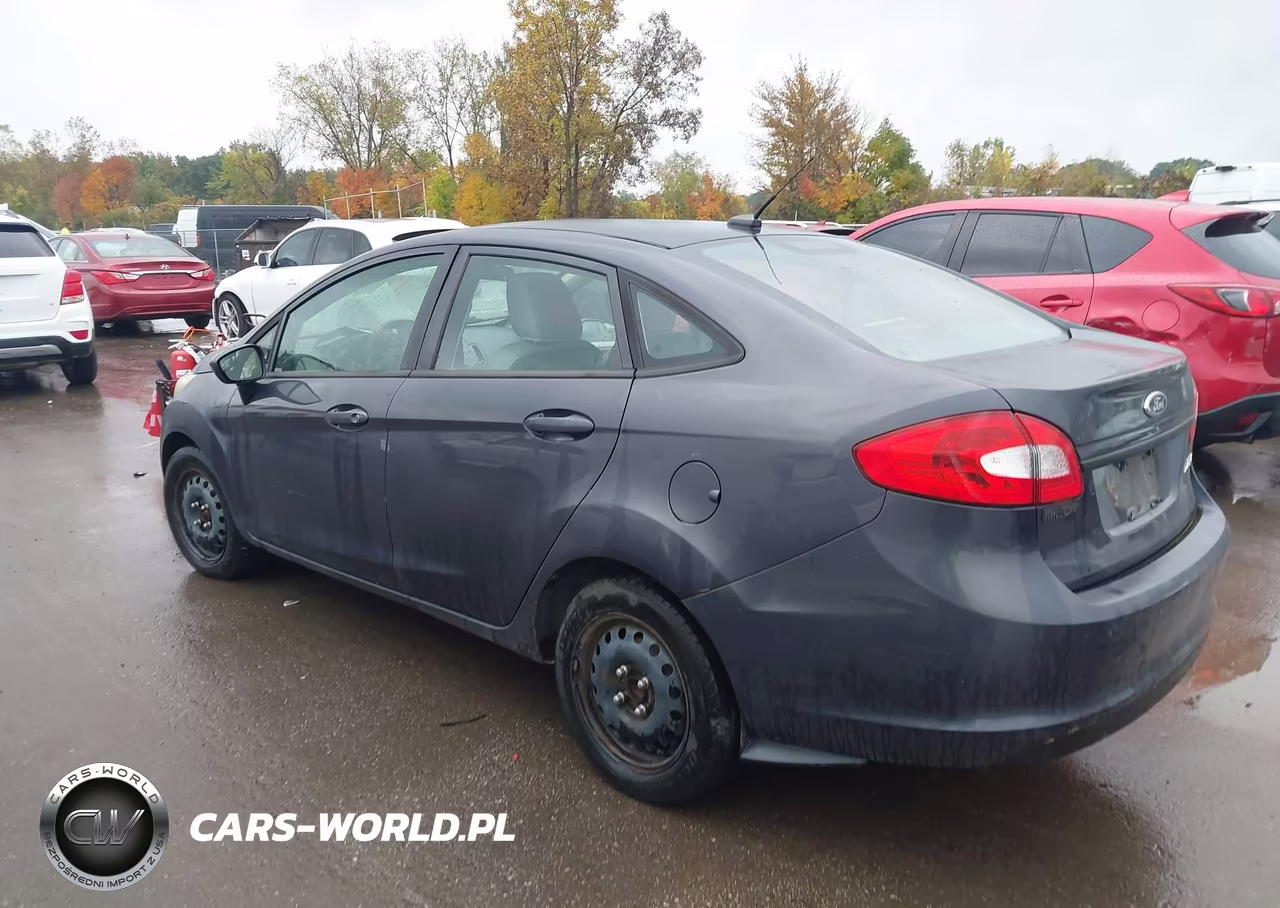 2013 Ford Fiesta S VIN:3FADP4AJ4DM131906 - 3