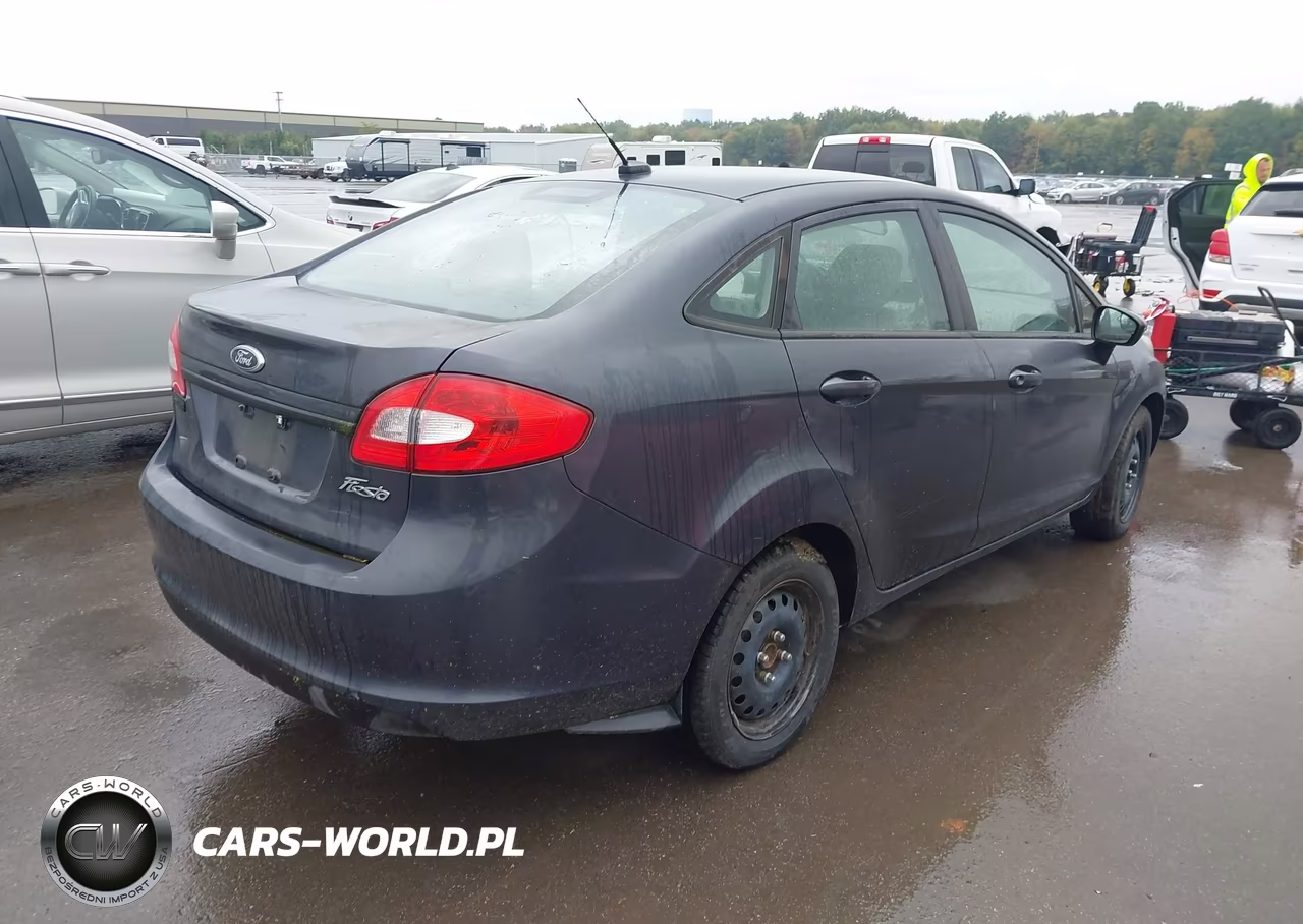2013 Ford Fiesta S VIN:3FADP4AJ4DM131906 - 4
