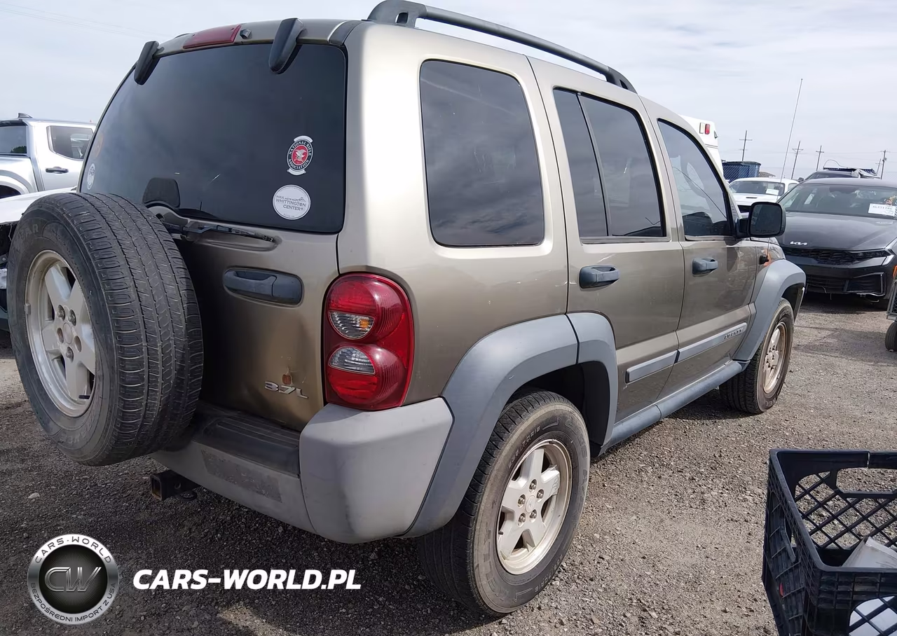 2005 Jeep Liberty Sport VIN:1J4GL48K95W568085 - 4