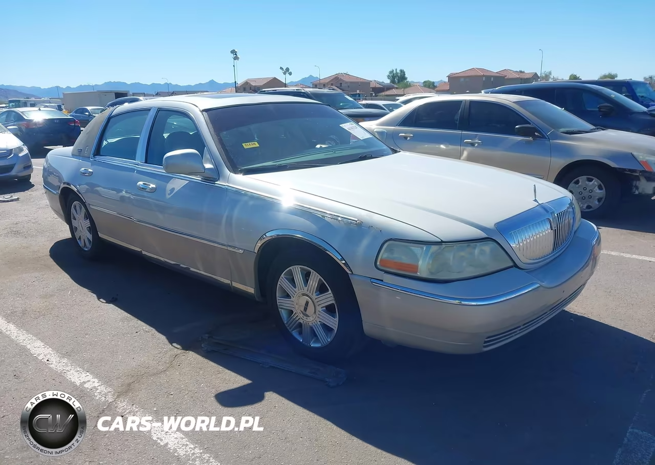 2005 Lincoln Town Car Signature Limited