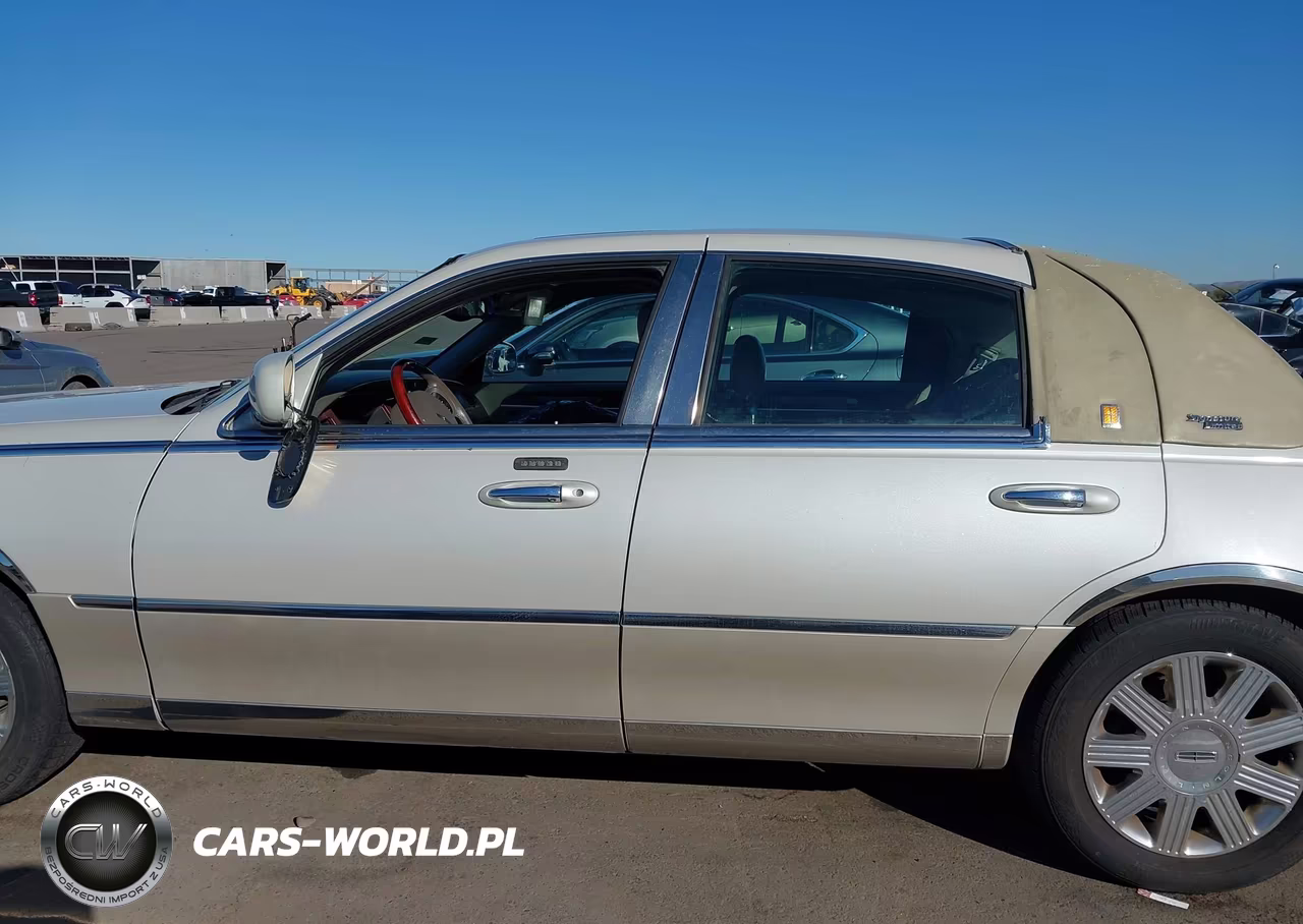 2005 Lincoln Town Car Signature Limited VIN:1LNHM82W05Y611836 - 14