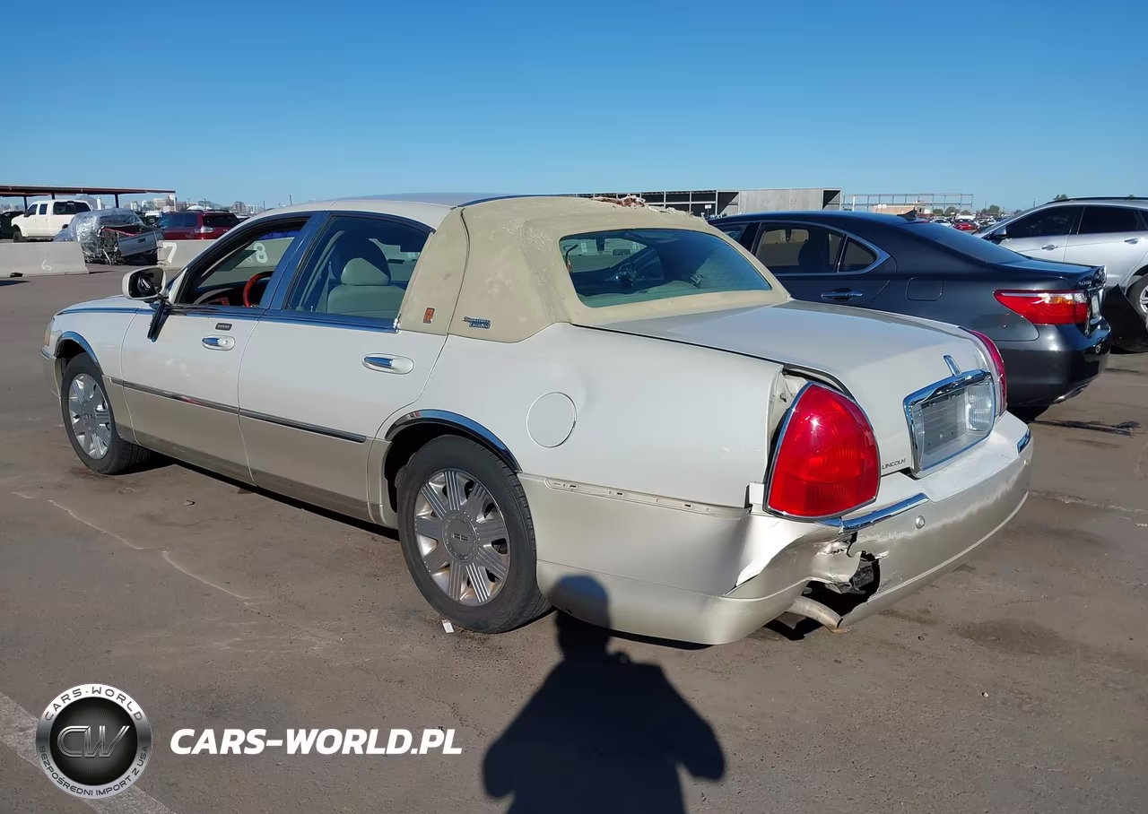 2005 Lincoln Town Car Signature Limited VIN:1LNHM82W05Y611836 - 3