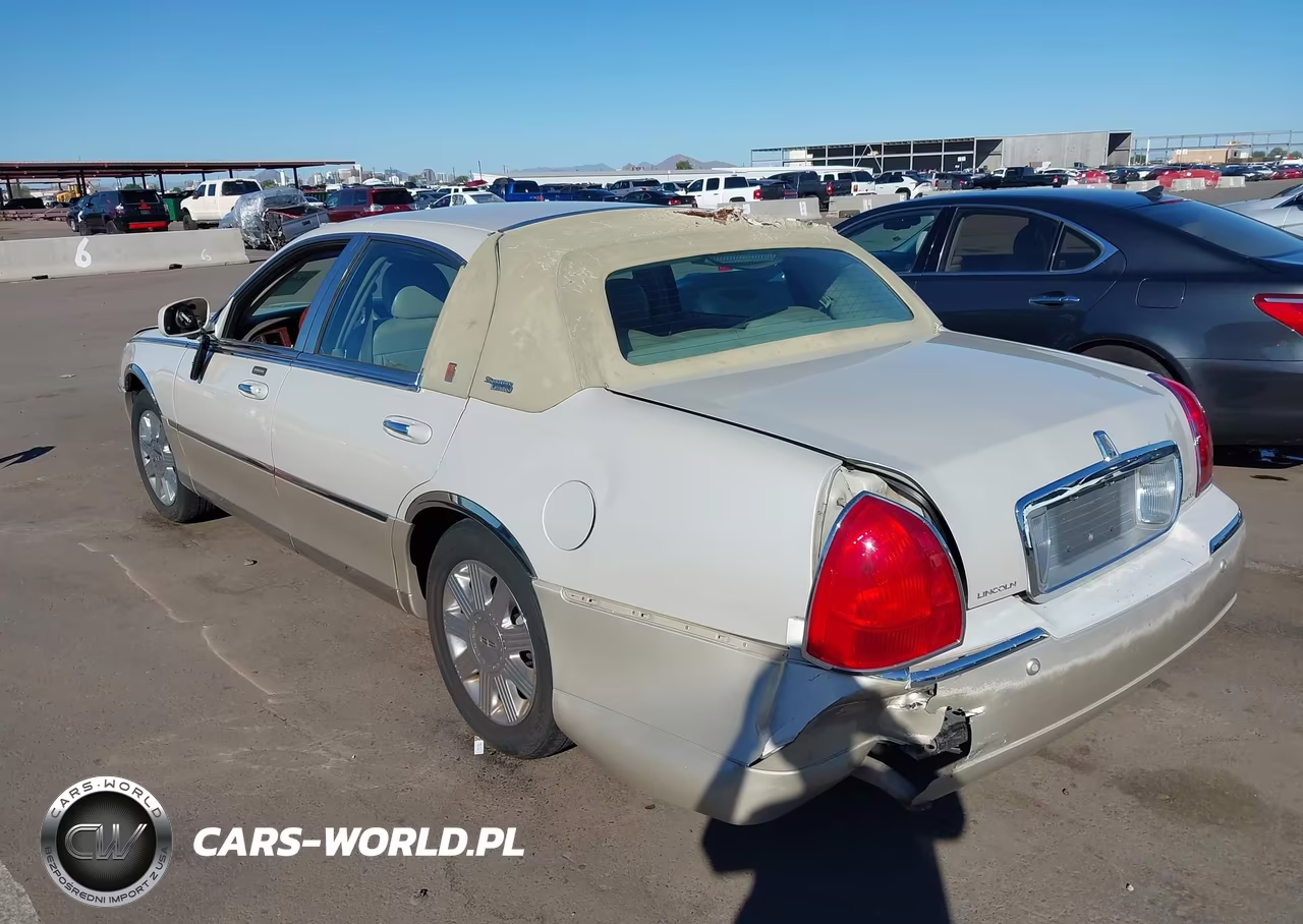 2005 Lincoln Town Car Signature Limited VIN:1LNHM82W05Y611836 - 6