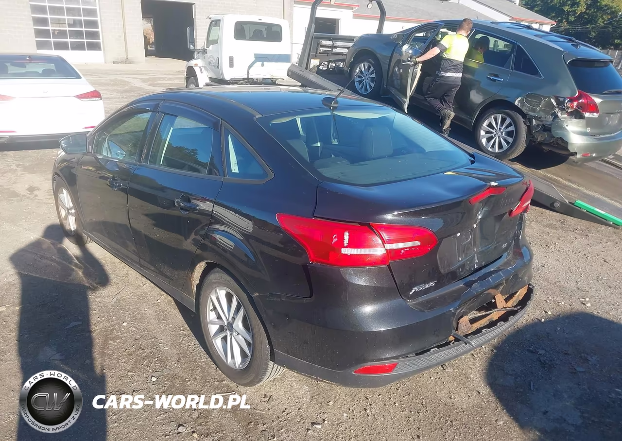 2015 Ford Focus Se VIN:1FADP3F25FL205219 - 3