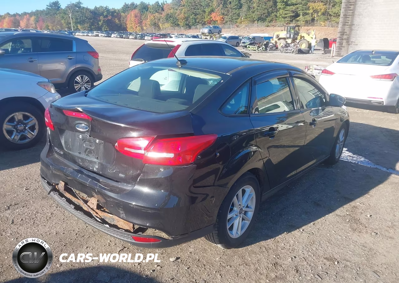 2015 Ford Focus Se VIN:1FADP3F25FL205219 - 4