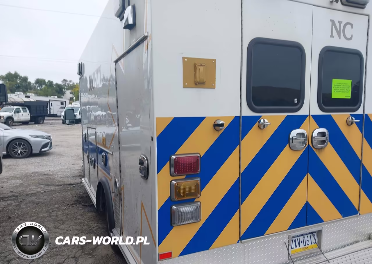 2016 Chevrolet Express Cutaway 4500 Diesel VIN:1GB6GUCL6G1337025 - 3