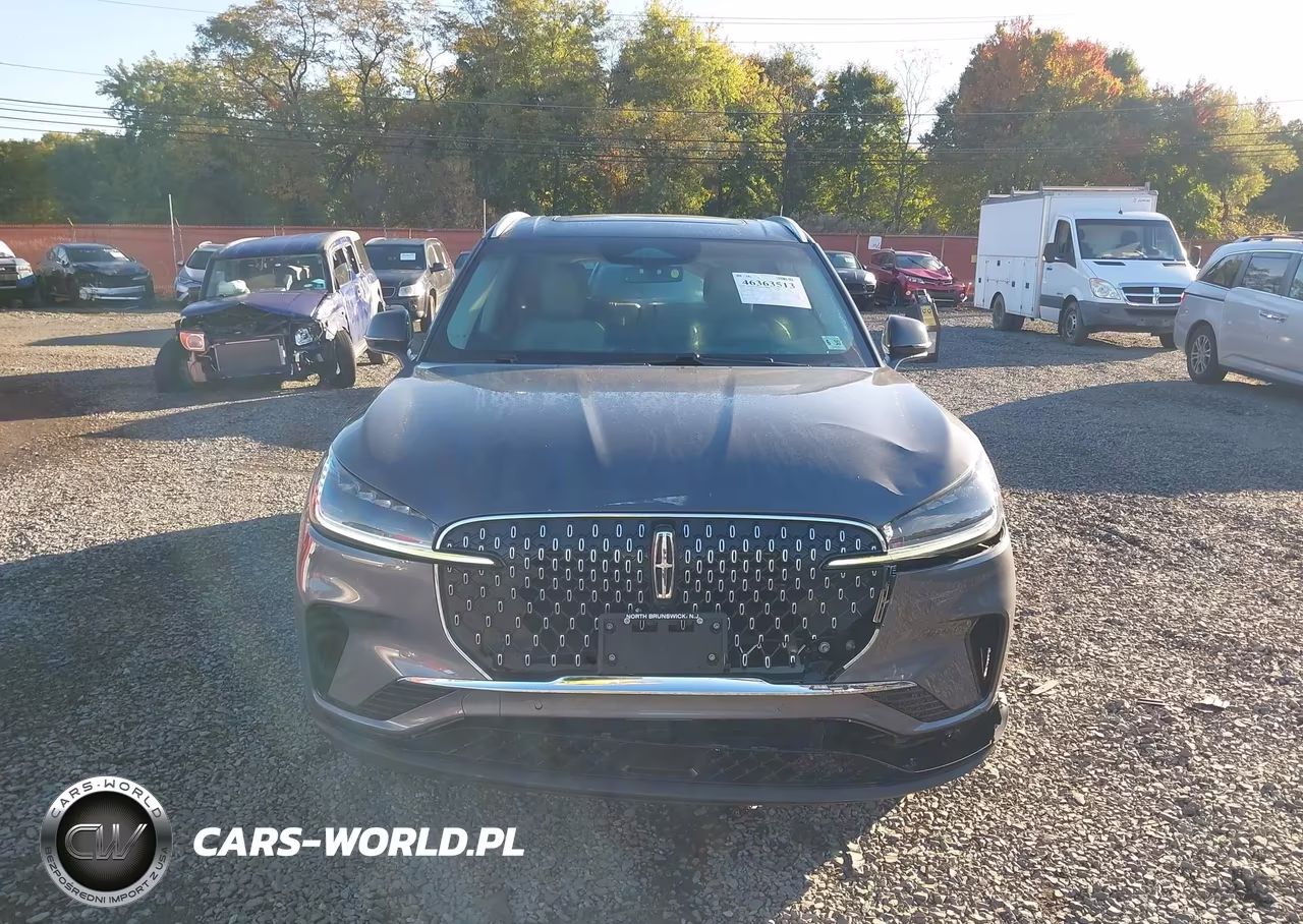 2025 Lincoln Aviator Premiere VIN:5LM5J6XCXSGL10942 - 12