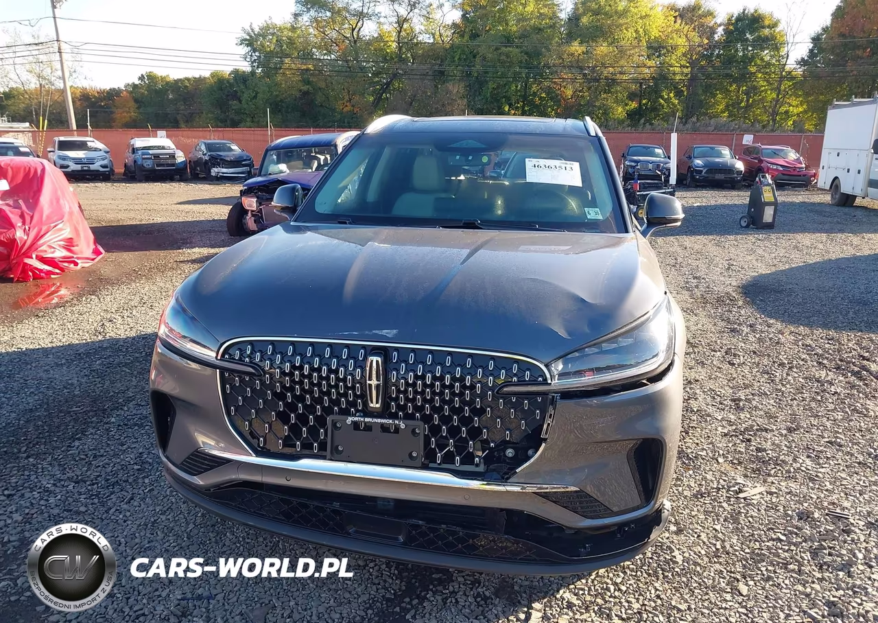 2025 Lincoln Aviator Premiere VIN:5LM5J6XCXSGL10942 - 17