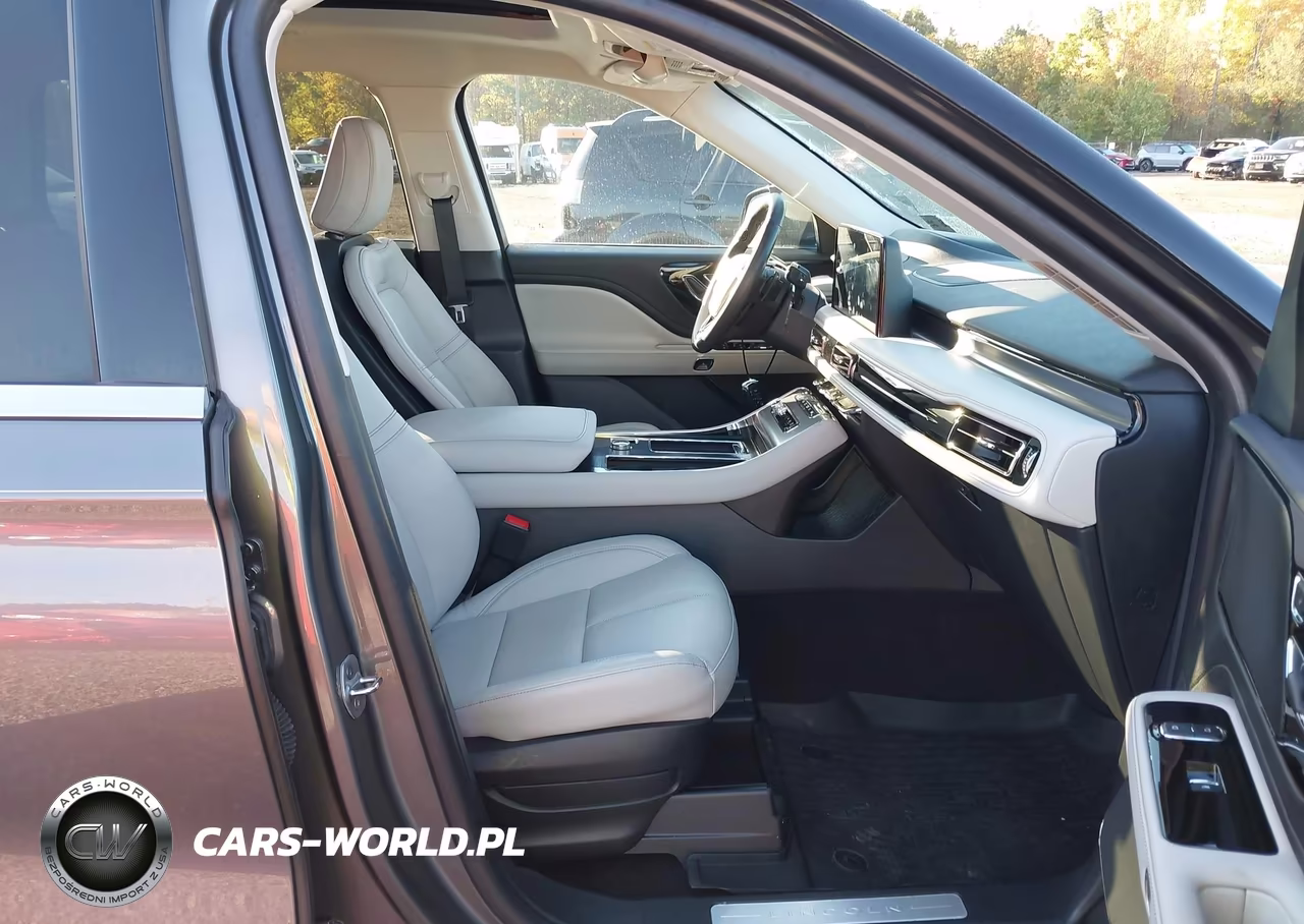 2025 Lincoln Aviator Premiere VIN:5LM5J6XCXSGL10942 - 5