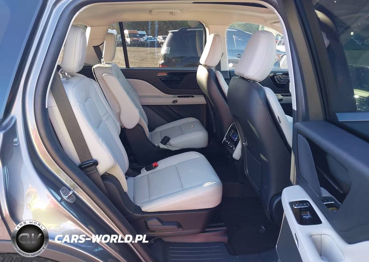 2025 Lincoln Aviator Premiere VIN:5LM5J6XCXSGL10942 - 8