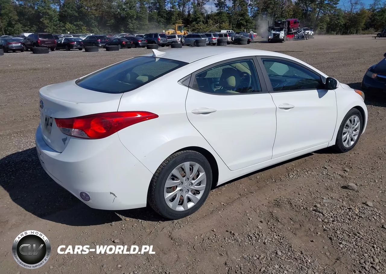 2011 Hyundai Elantra Gls VIN:5NPDH4AE0BH045120 - 4