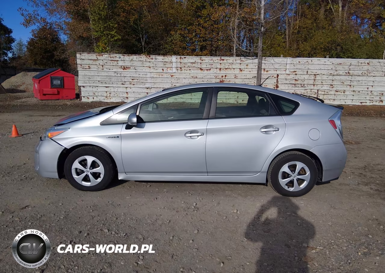 2015 Toyota Prius Two VIN:JTDKN3DU7F0462699 - 14