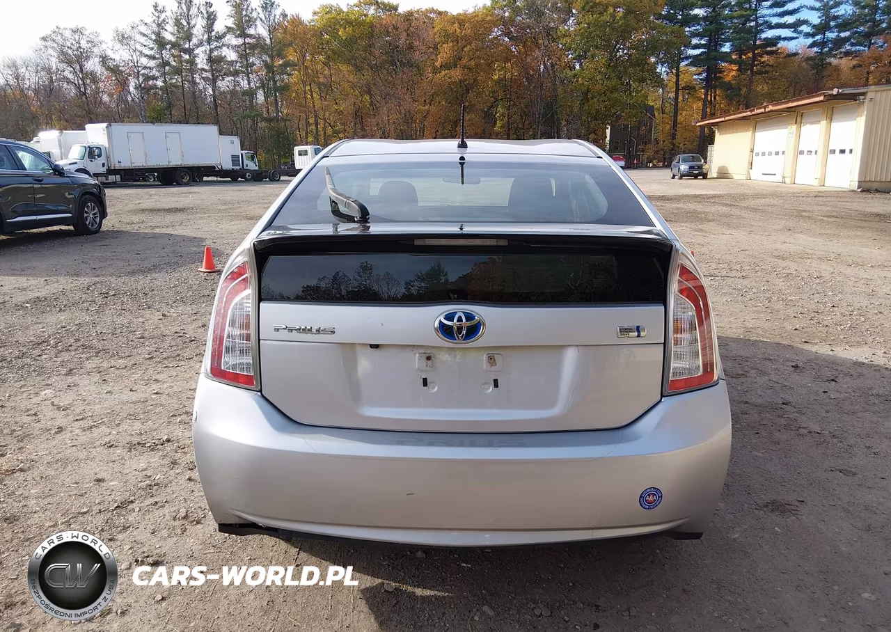 2015 Toyota Prius Two VIN:JTDKN3DU7F0462699 - 16