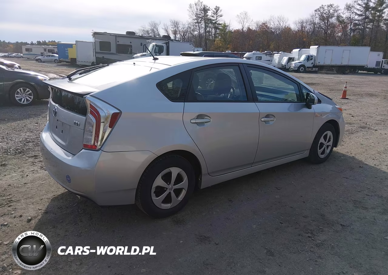 2015 Toyota Prius Two VIN:JTDKN3DU7F0462699 - 4