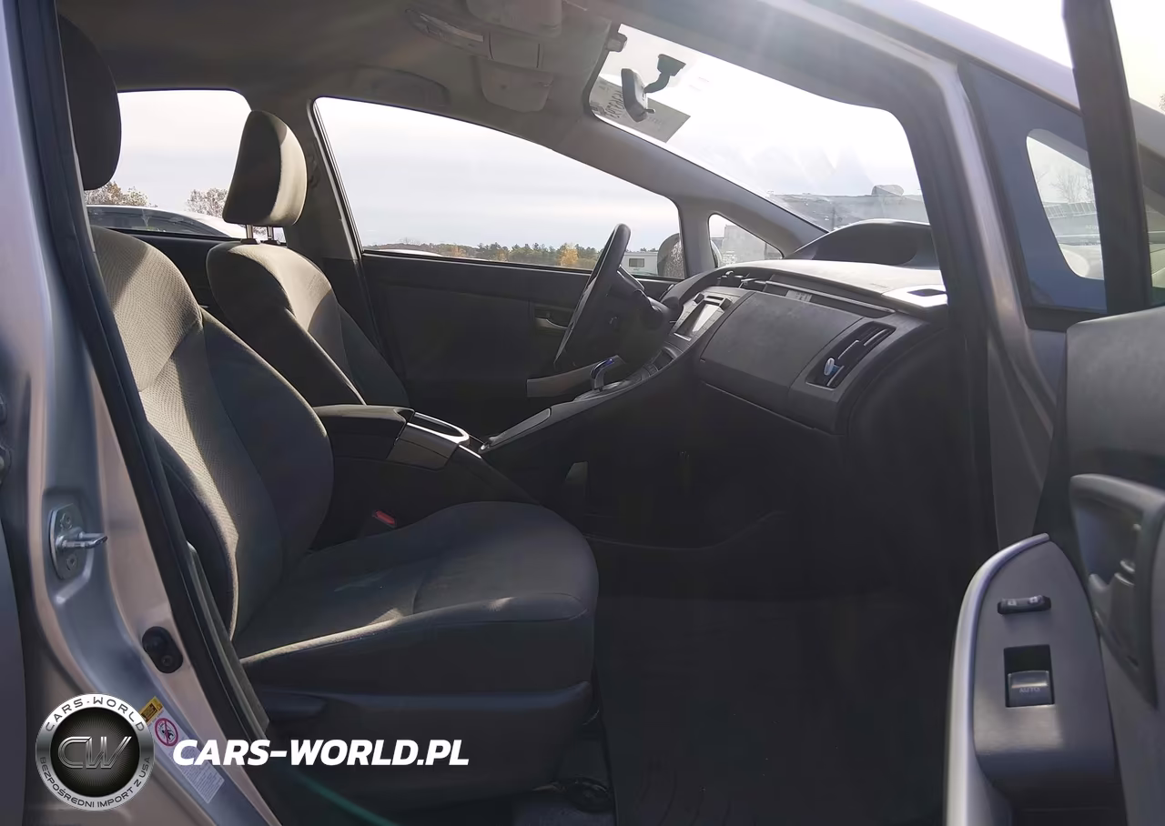 2015 Toyota Prius Two VIN:JTDKN3DU7F0462699 - 5