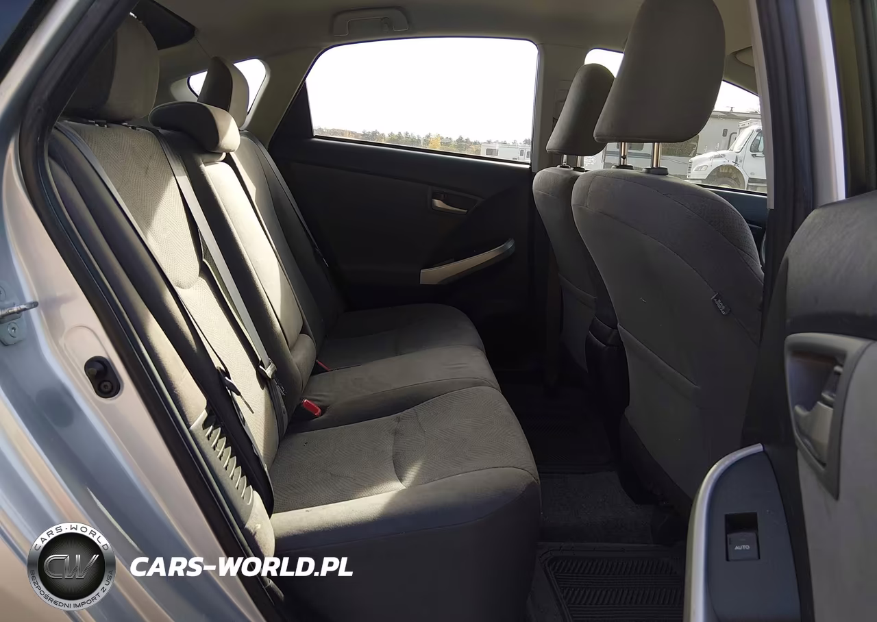 2015 Toyota Prius Two VIN:JTDKN3DU7F0462699 - 8