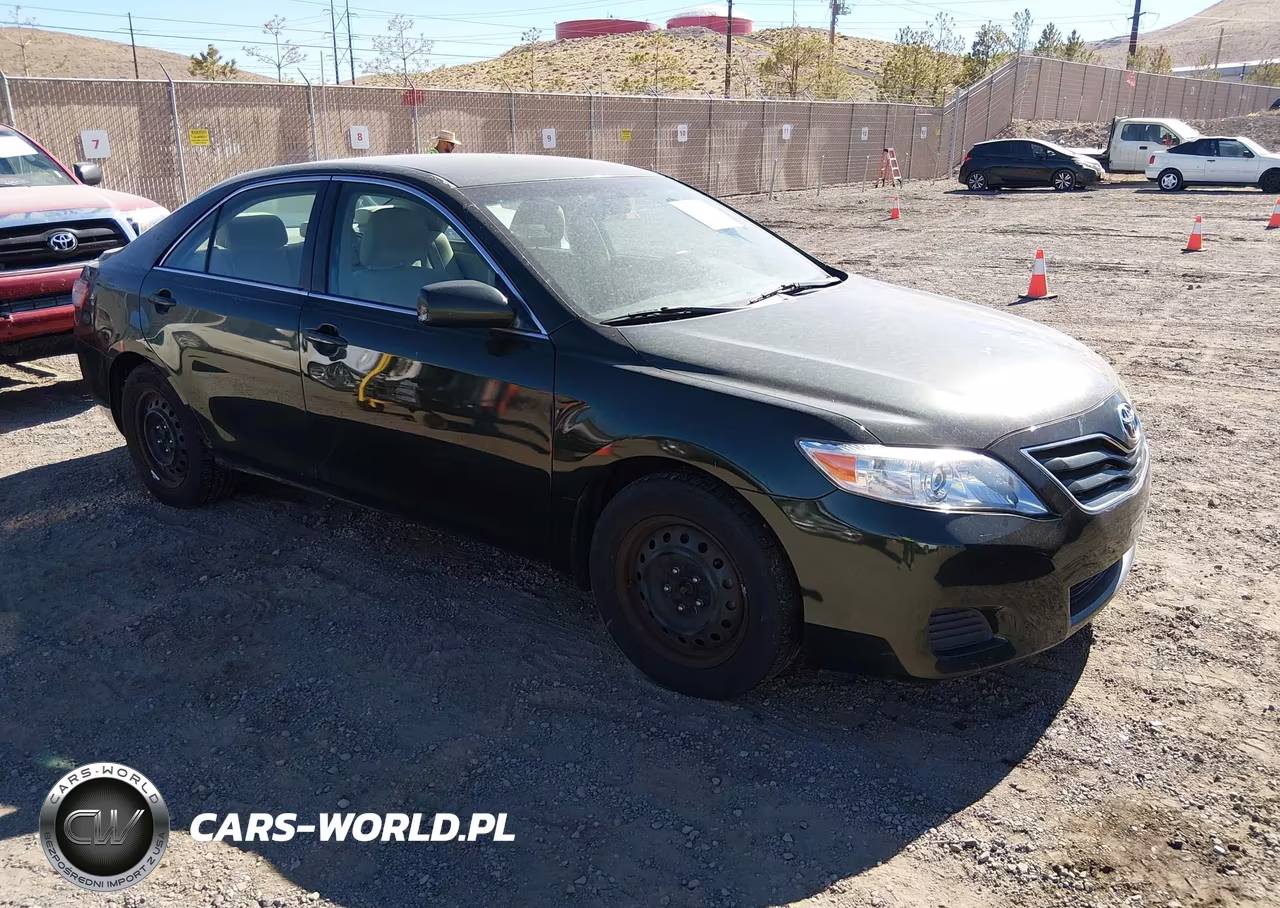 2010 Toyota Camry Le – zdjęcie 1 z 12