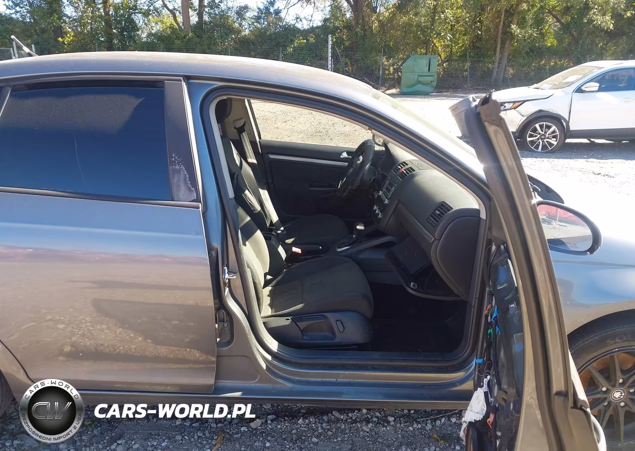 2010 Volkswagen Jetta S VIN:3VWJZ7AJ7AM040792 - 5