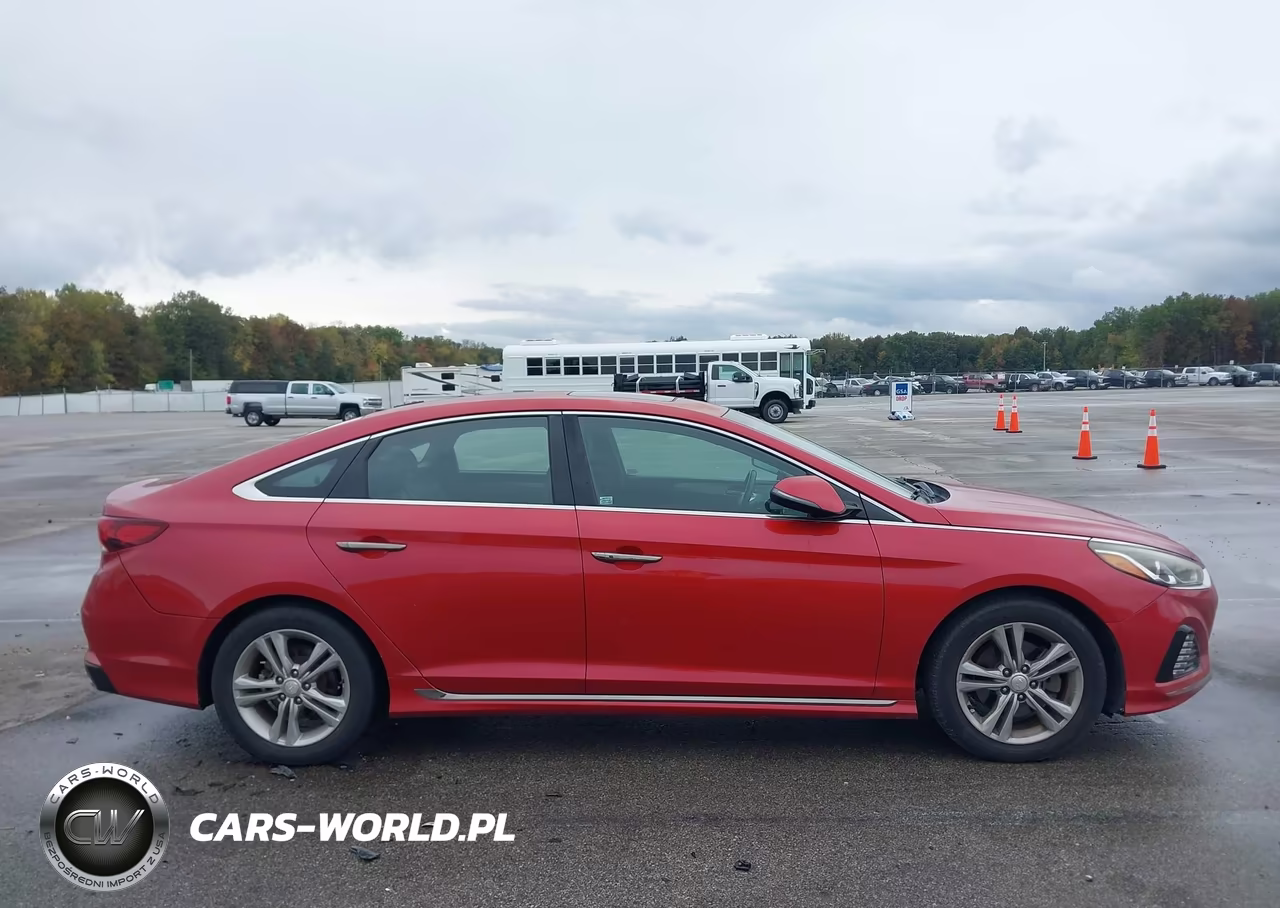 2018 Hyundai Sonata Sport VIN:5NPE34AF4JH633452 - 13