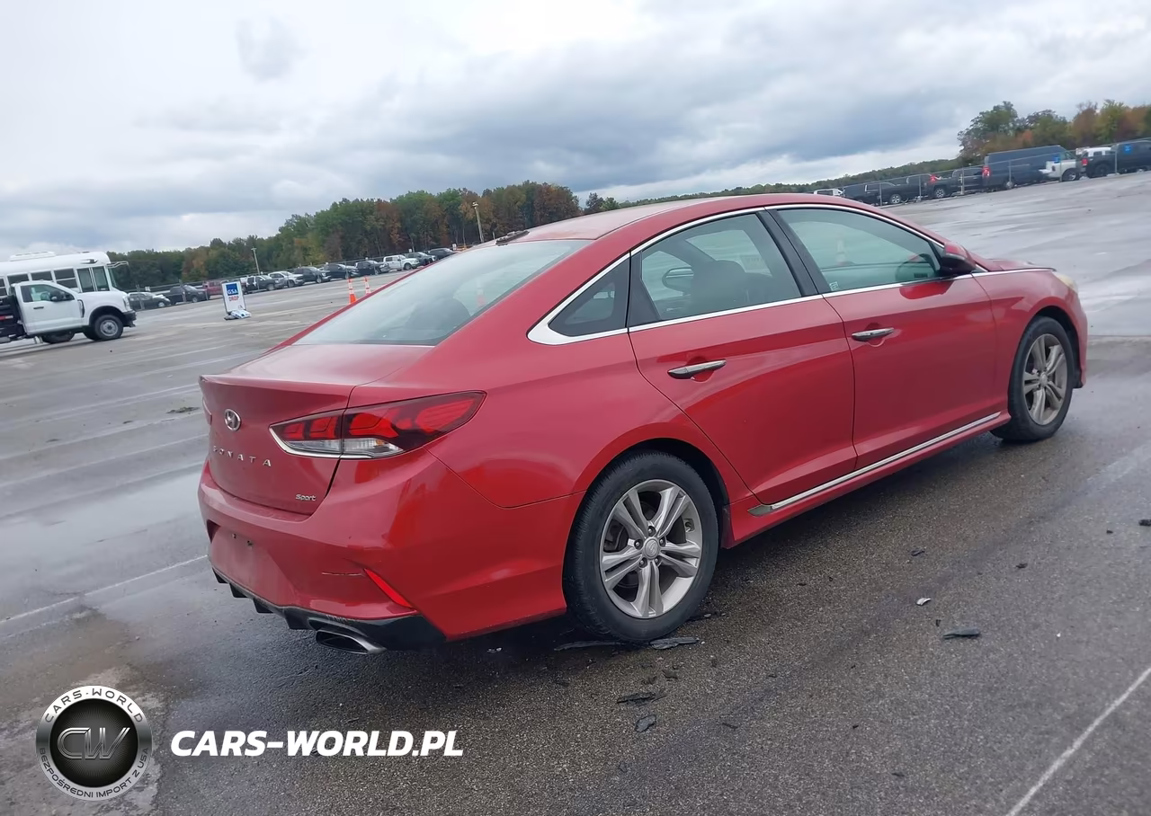 2018 Hyundai Sonata Sport VIN:5NPE34AF4JH633452 - 4