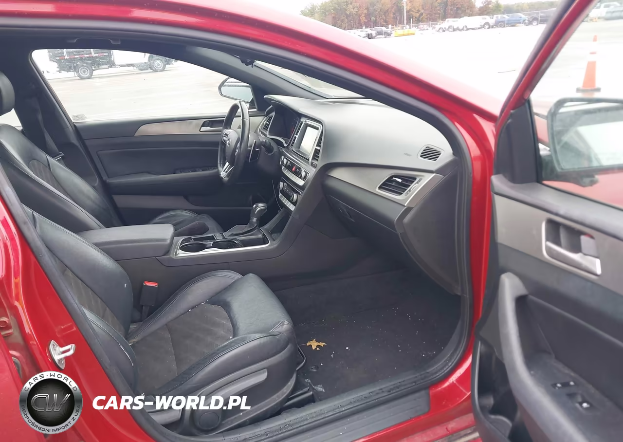 2018 Hyundai Sonata Sport VIN:5NPE34AF4JH633452 - 5