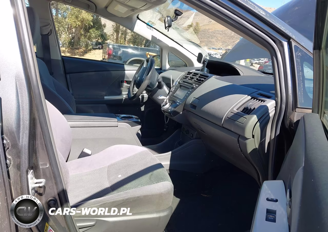 2013 Toyota Prius V Three VIN:JTDZN3EU8D3278963 - 5