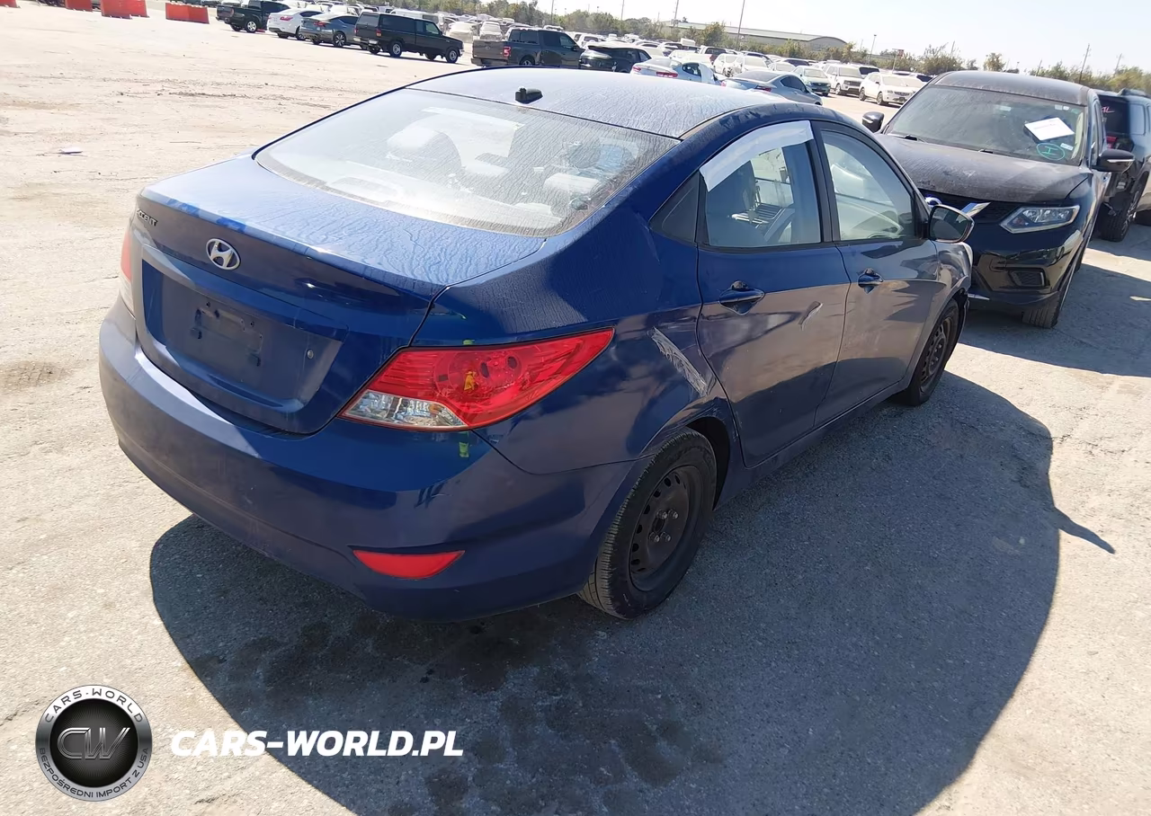 2015 Hyundai Accent Gls VIN:KMHCT4AE2FU828053 - 4