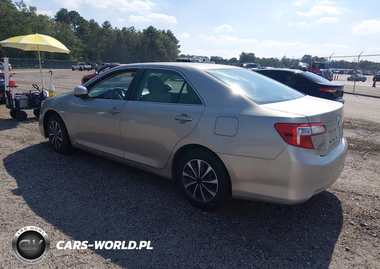 2014 Toyota Camry L VIN:4T1BF1FK6EU818575 - 3