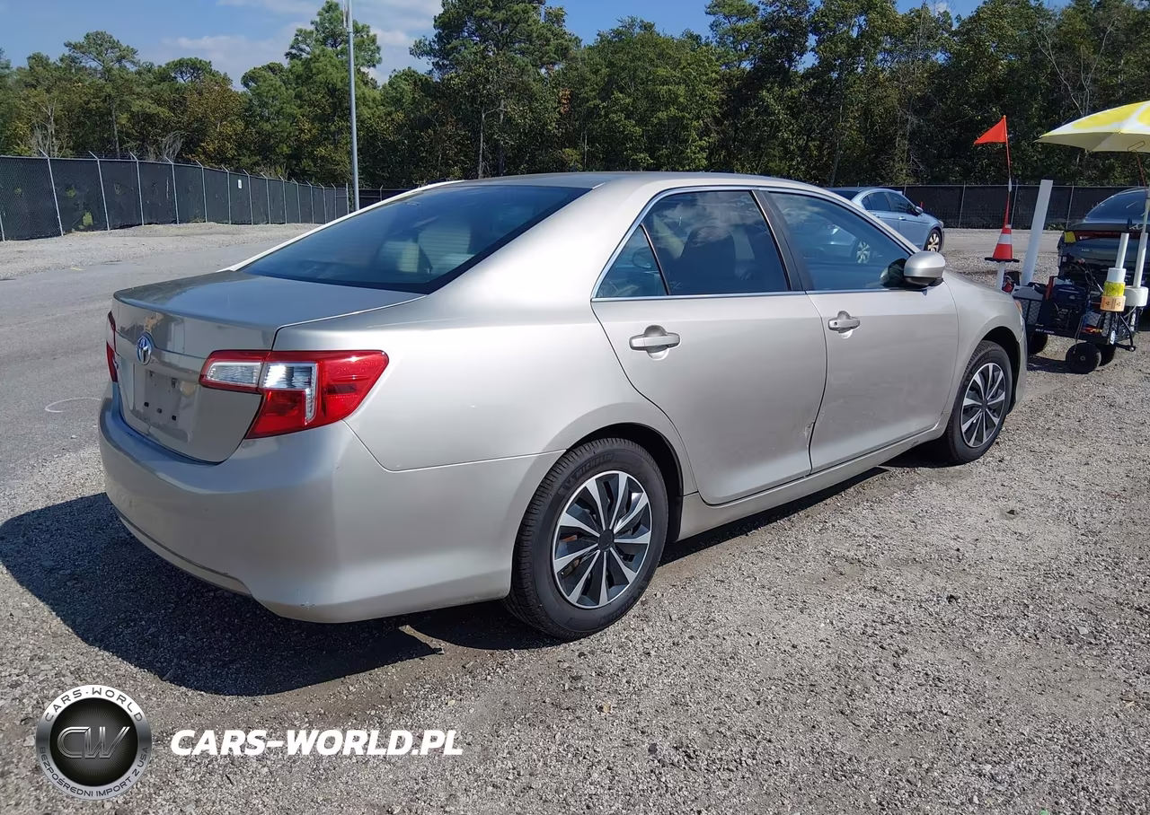 2014 Toyota Camry L VIN:4T1BF1FK6EU818575 - 4