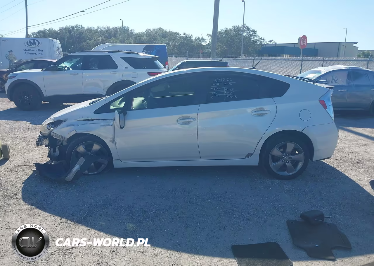 2015 Toyota Prius Persona Series Special Edition VIN:JTDKN3DU4F0410821 - 15