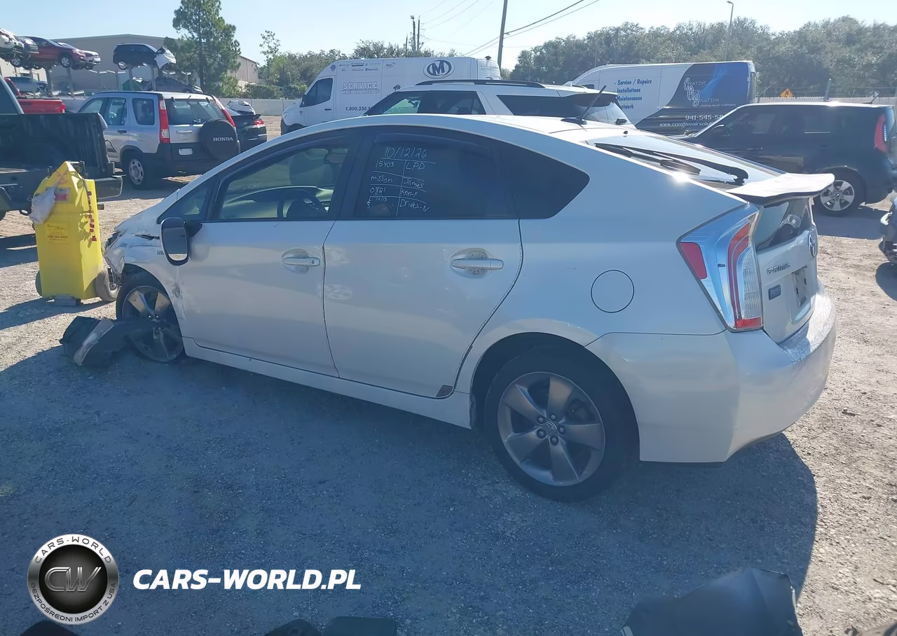 2015 Toyota Prius Persona Series Special Edition VIN:JTDKN3DU4F0410821 - 3