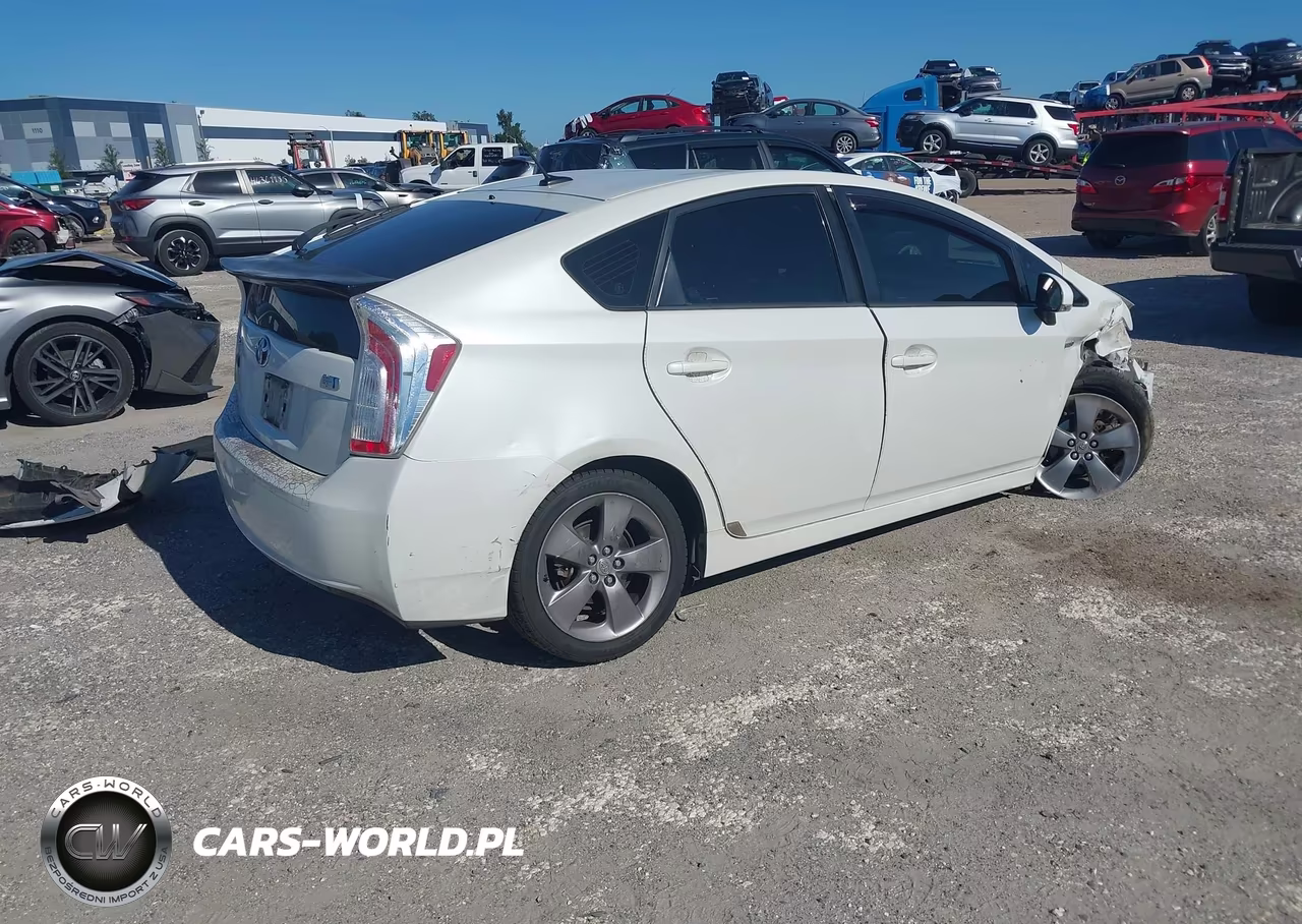 2015 Toyota Prius Persona Series Special Edition VIN:JTDKN3DU4F0410821 - 4