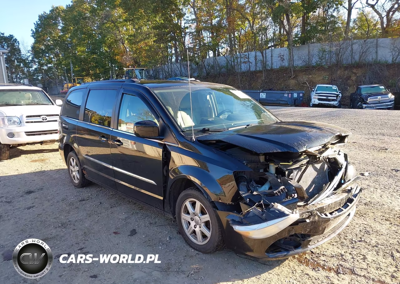 2013 Chrysler Town & Country Touring