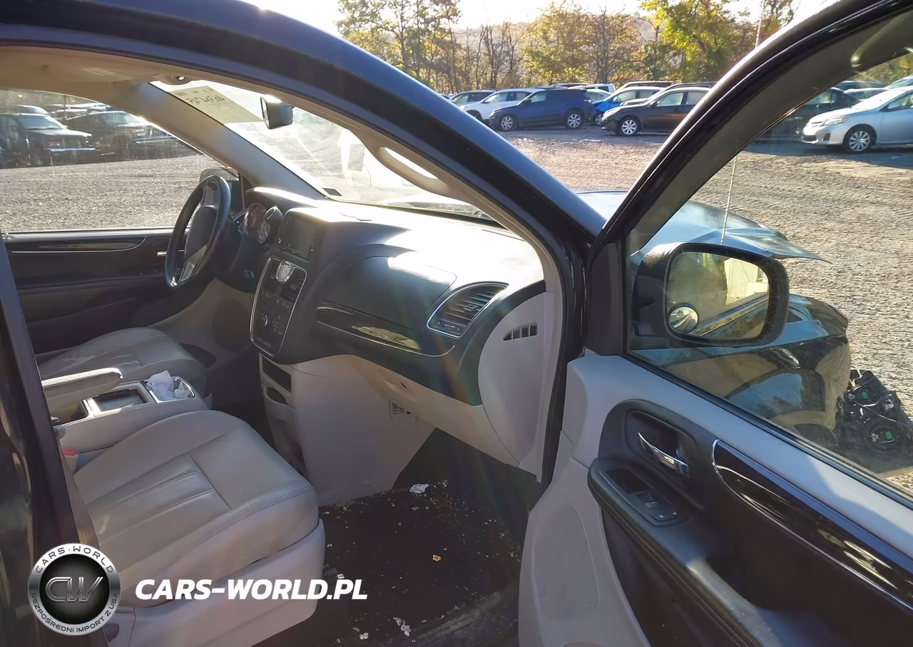 2013 Chrysler Town & Country Touring VIN:2C4RC1BG2DR503362 - 5