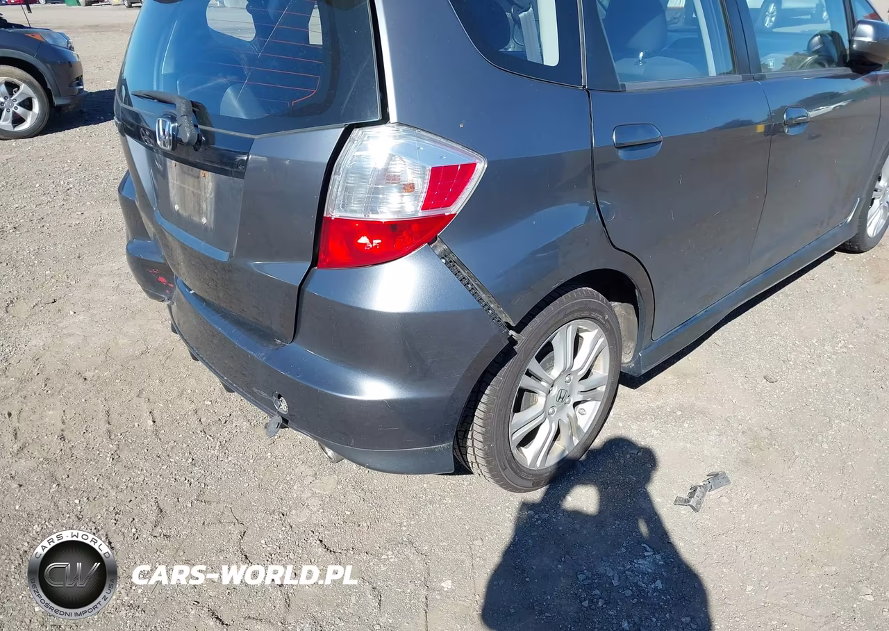 2011 Honda Fit Sport VIN:JHMGE8H56BC008067 - 12