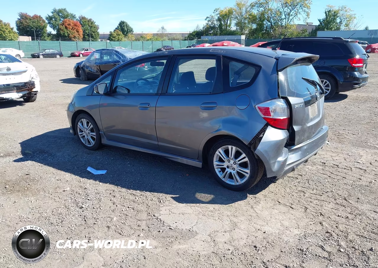 2011 Honda Fit Sport VIN:JHMGE8H56BC008067 - 3