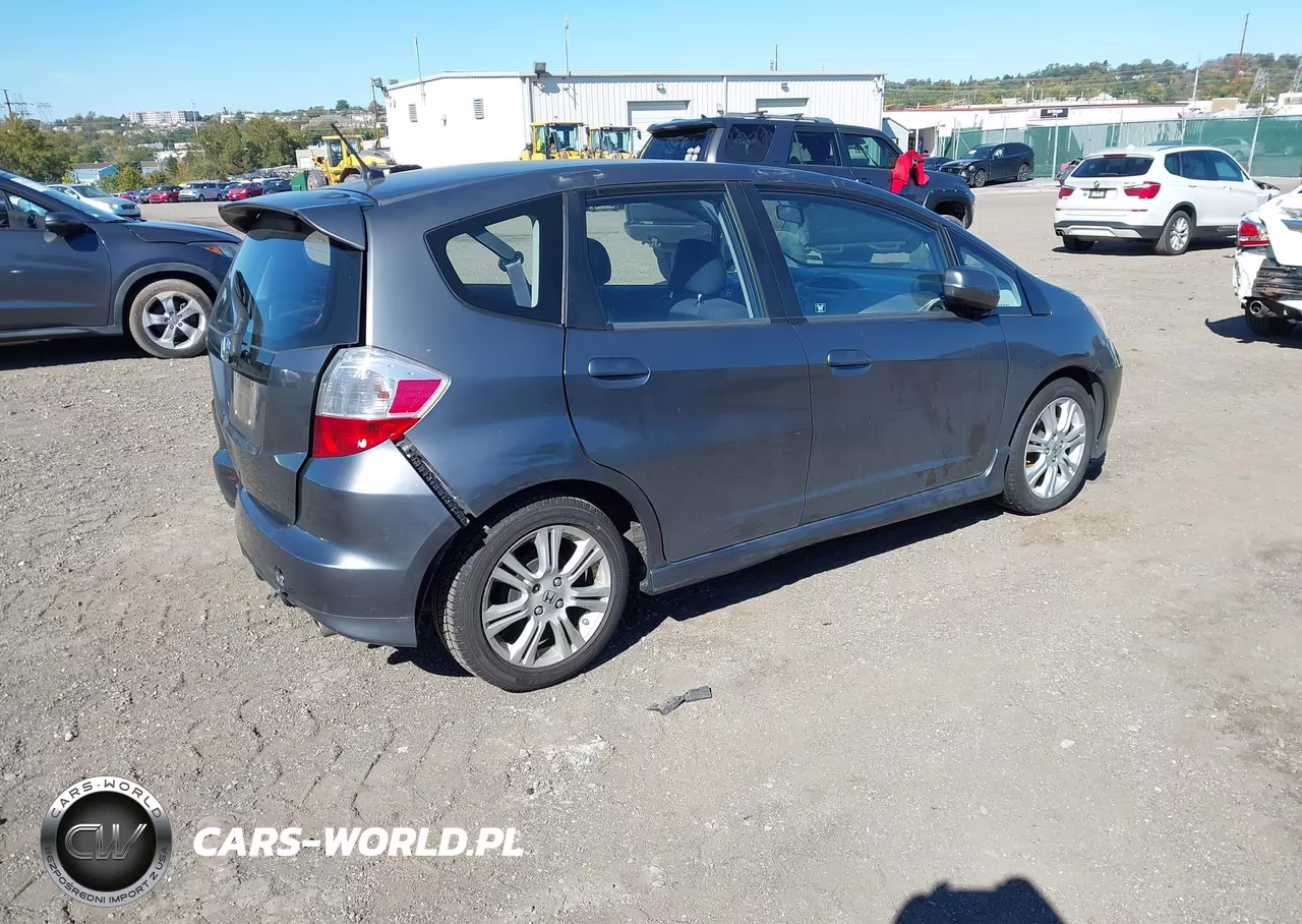 2011 Honda Fit Sport VIN:JHMGE8H56BC008067 - 4