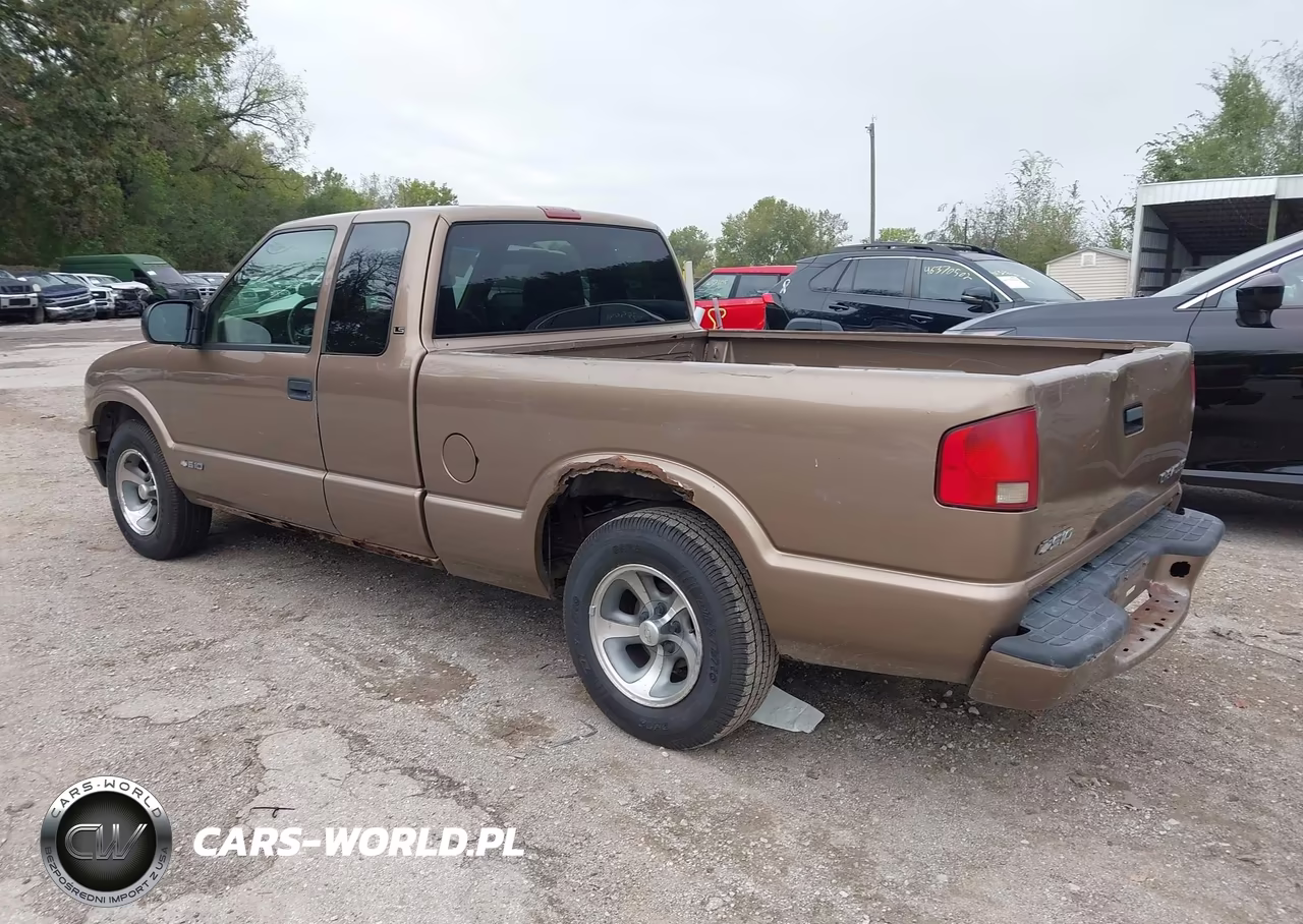 2002 Chevrolet S-10 Ls VIN:1GCCS195728245653 - 3