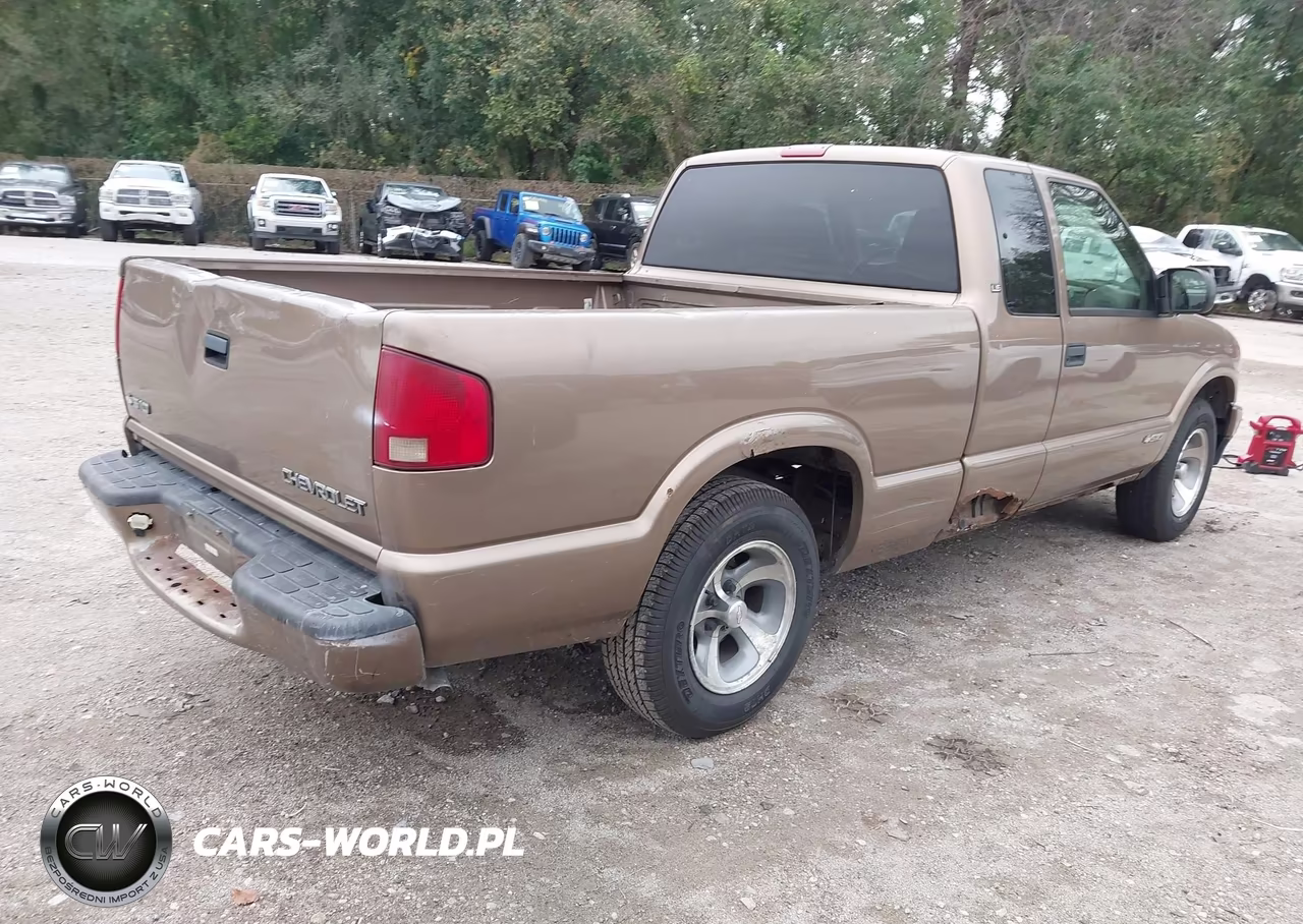 2002 Chevrolet S-10 Ls VIN:1GCCS195728245653 - 4