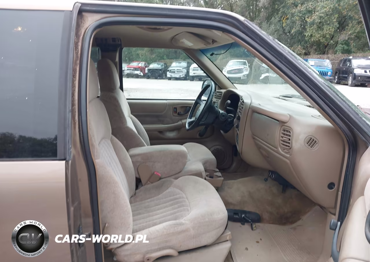 2002 Chevrolet S-10 Ls VIN:1GCCS195728245653 - 5