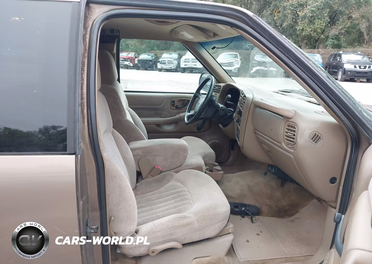 2002 Chevrolet S-10 Ls VIN:1GCCS195728245653 - 8