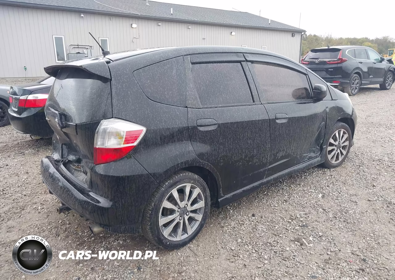 2013 Honda Fit Sport VIN:JHMGE8H57DC007349 - 4